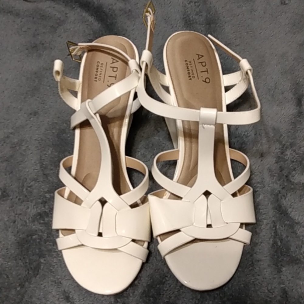 Apt.9 White Heeled Sandals Size 7